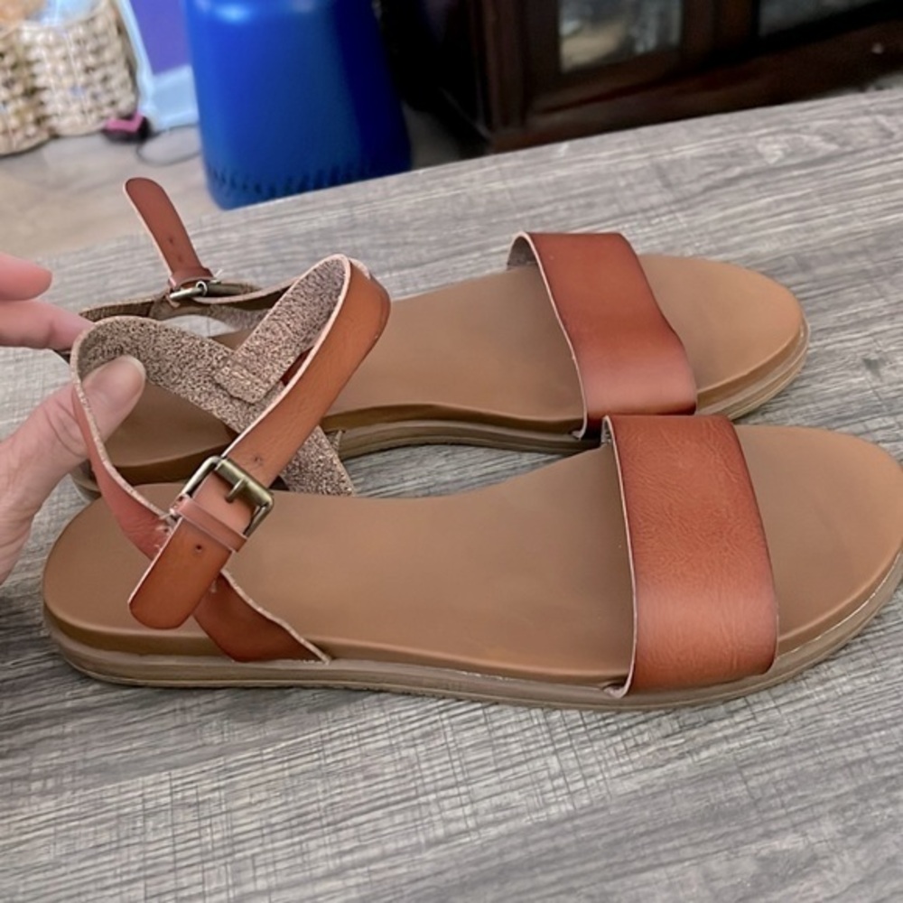 American Threads vegan sandals